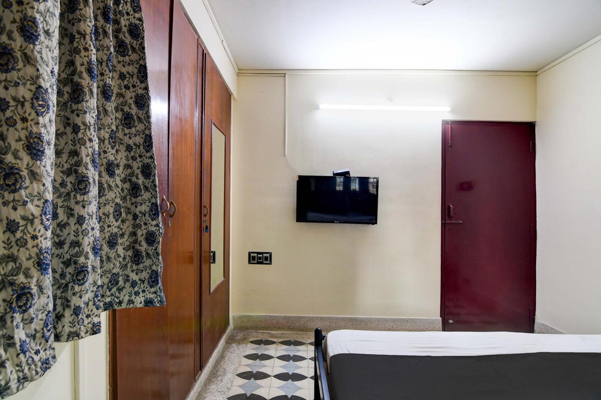Oyo Simplex Guest House Behala Kolkata Exterior photo