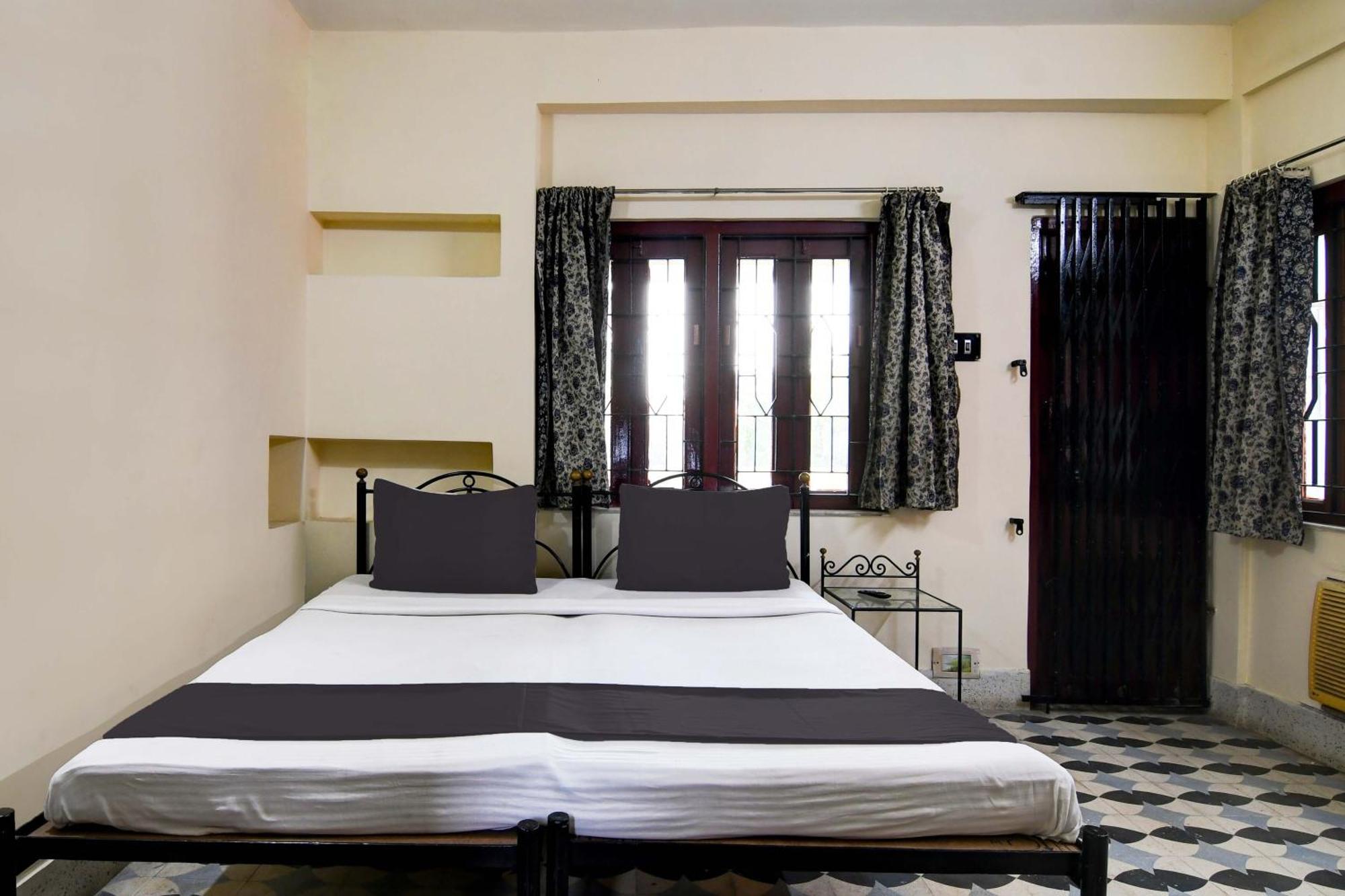 Oyo Simplex Guest House Behala Kolkata Exterior photo