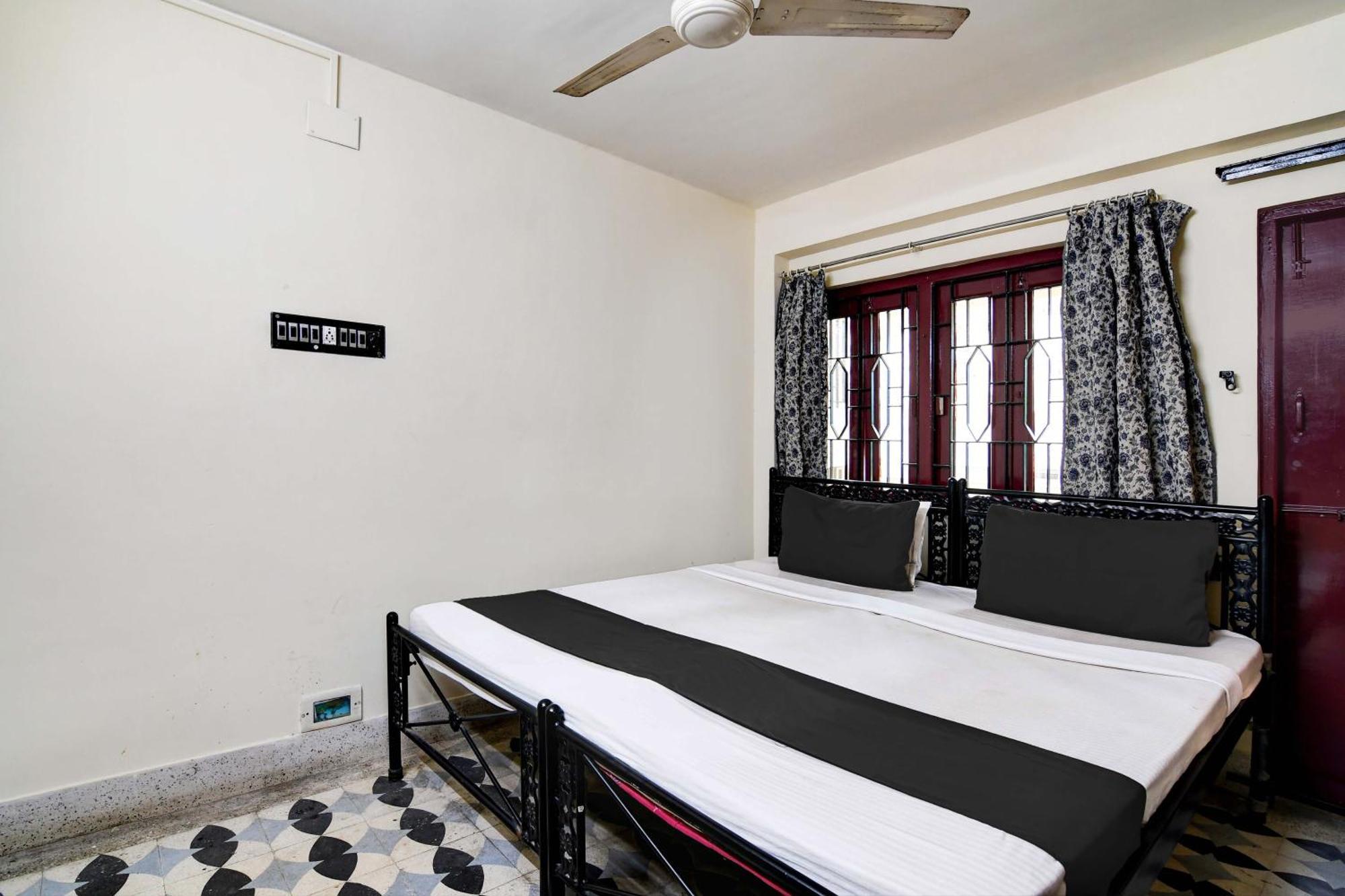 Oyo Simplex Guest House Behala Kolkata Exterior photo