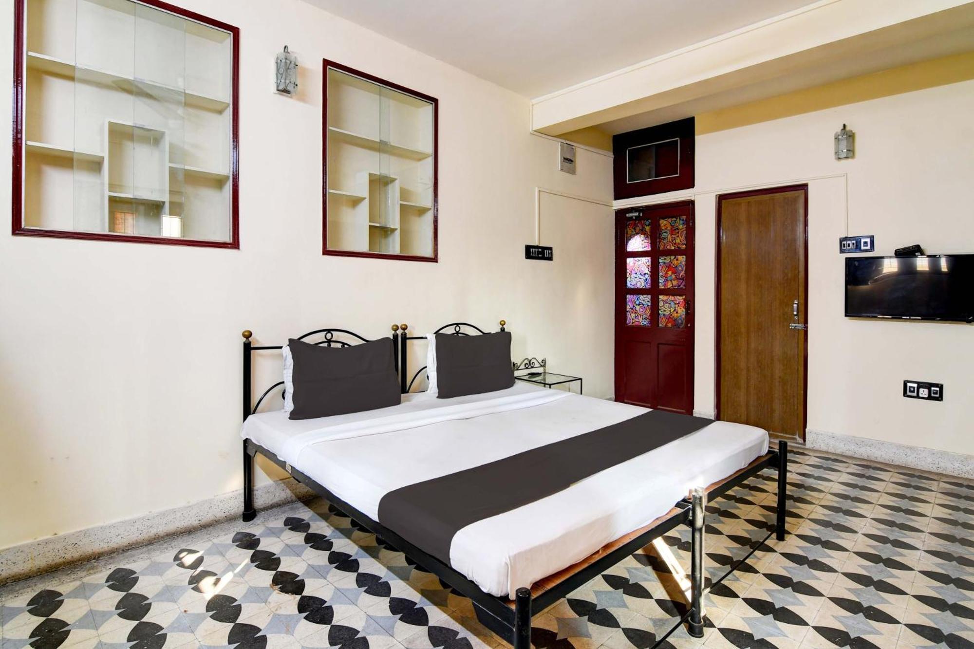 Oyo Simplex Guest House Behala Kolkata Exterior photo