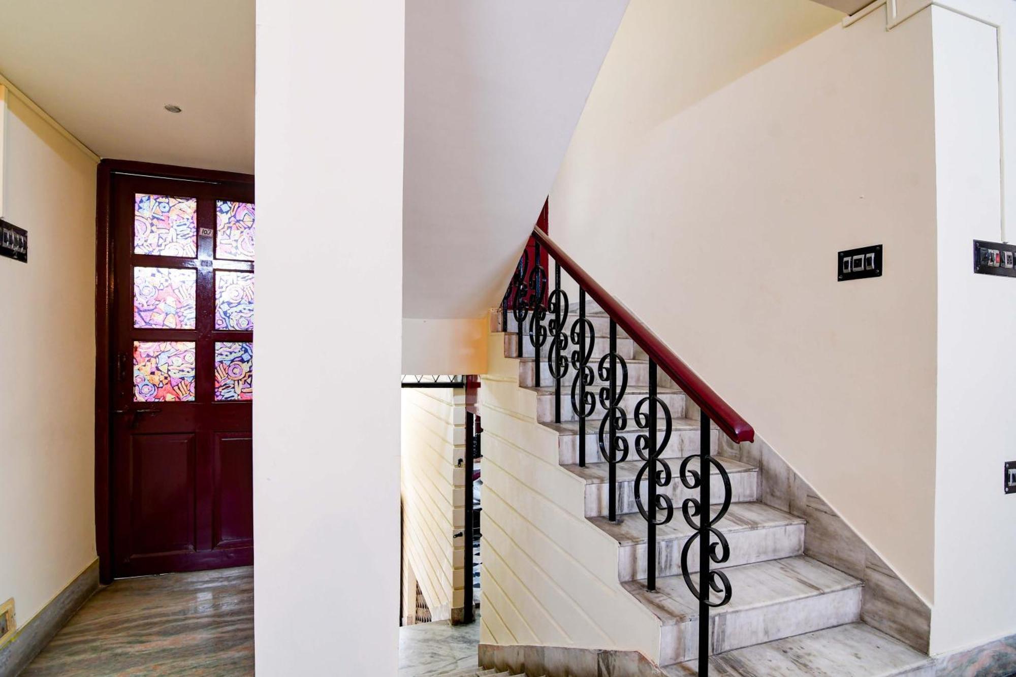 Oyo Simplex Guest House Behala Kolkata Exterior photo