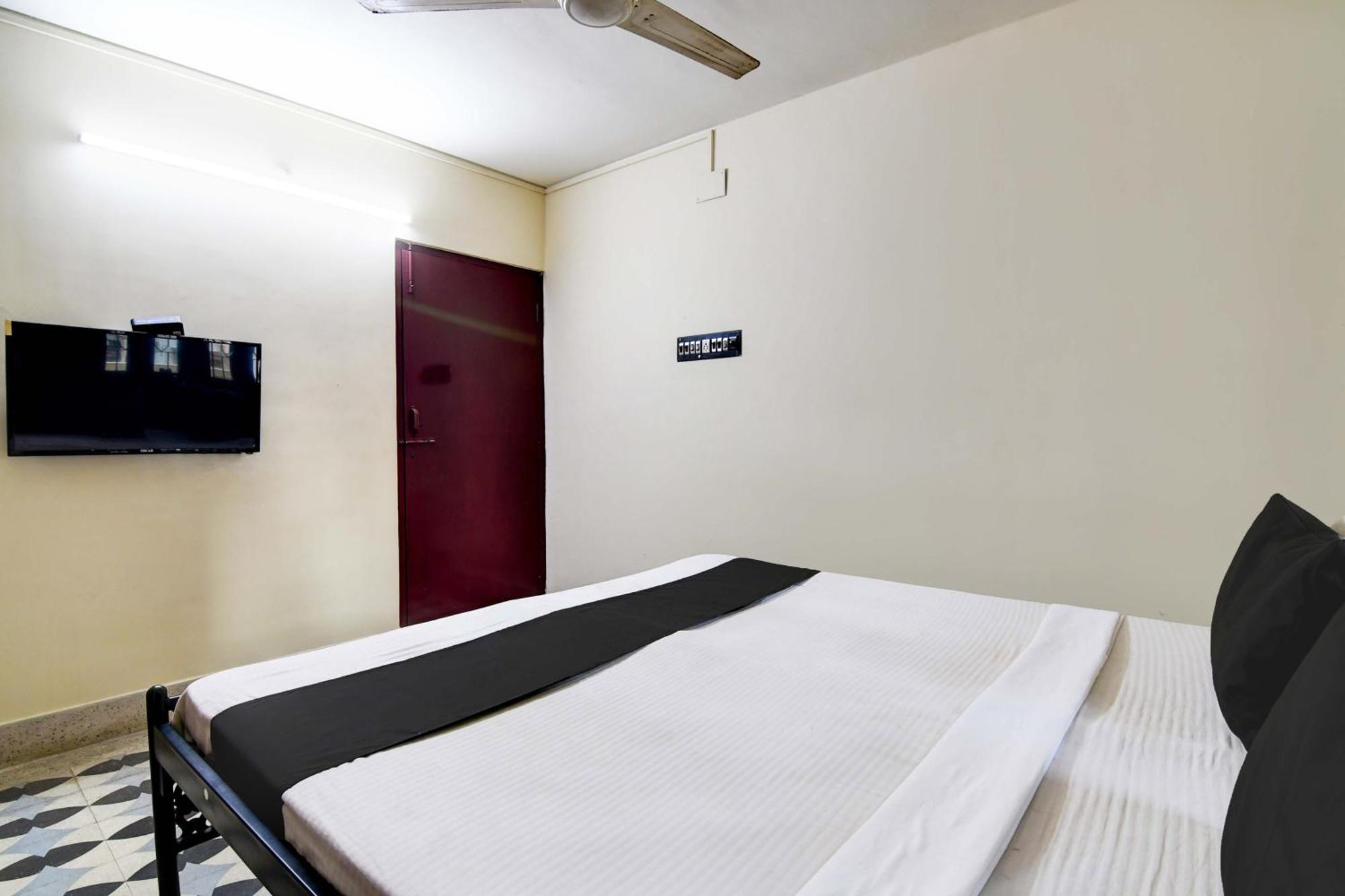 Oyo Simplex Guest House Behala Kolkata Exterior photo