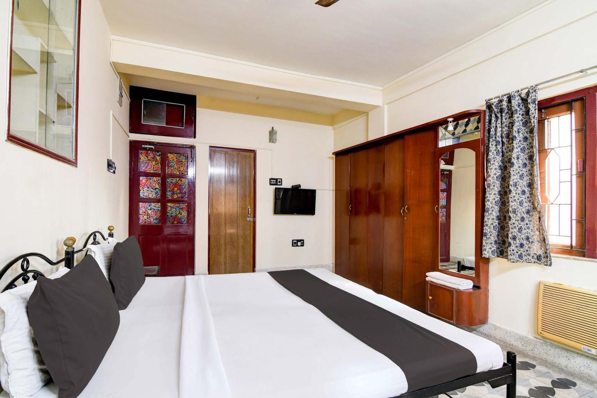 Oyo Simplex Guest House Behala Kolkata Exterior photo