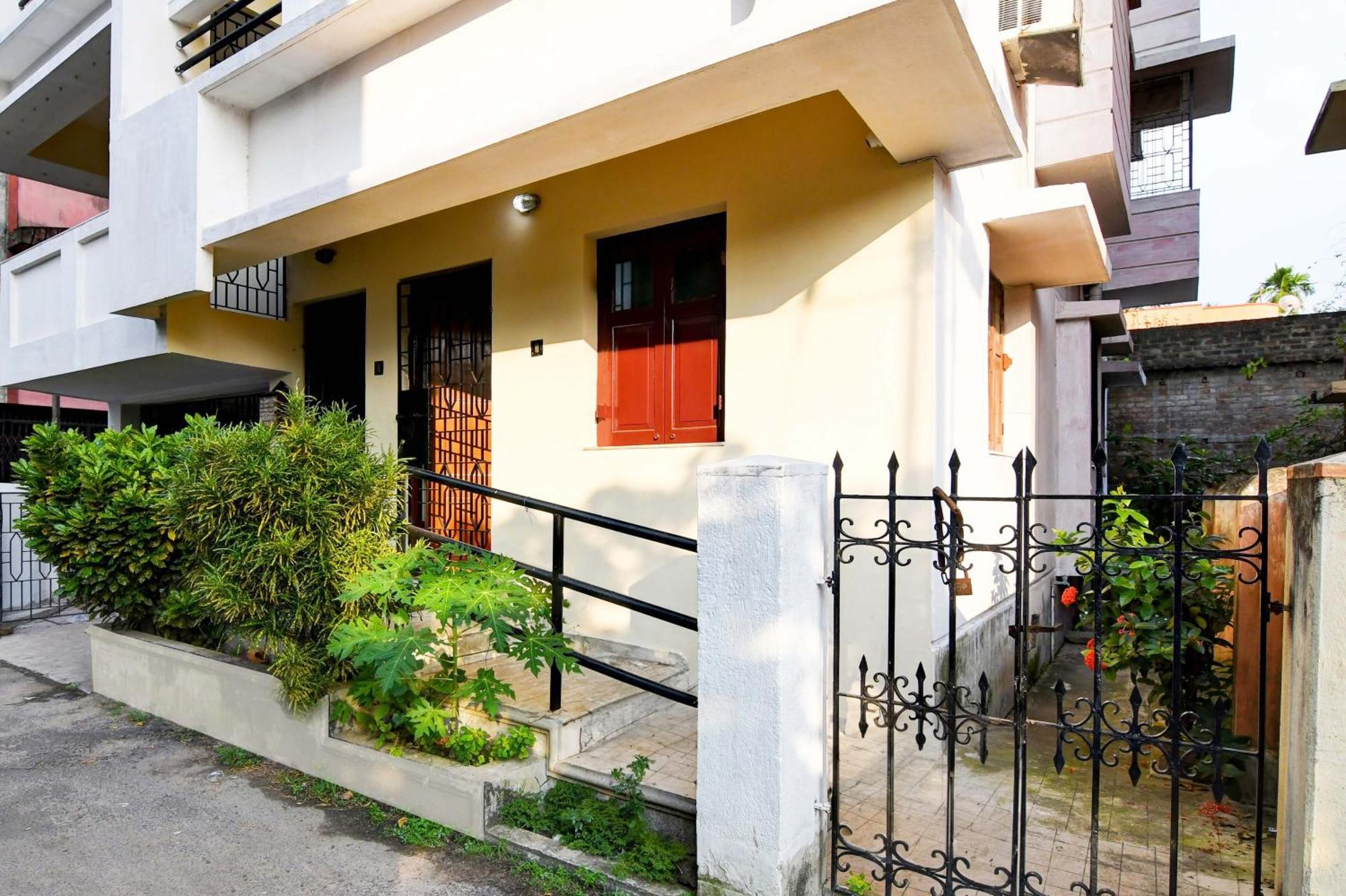 Oyo Simplex Guest House Behala Kolkata Exterior photo