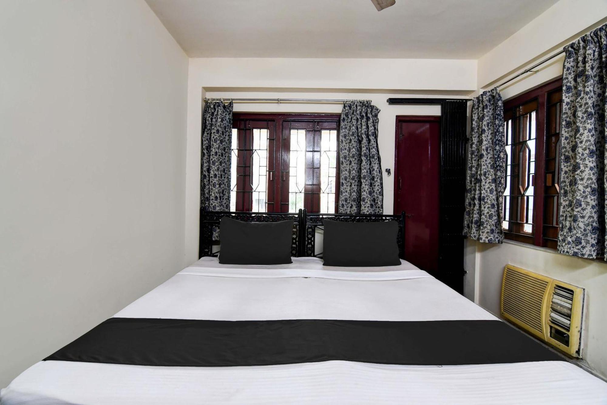 Oyo Simplex Guest House Behala Kolkata Exterior photo