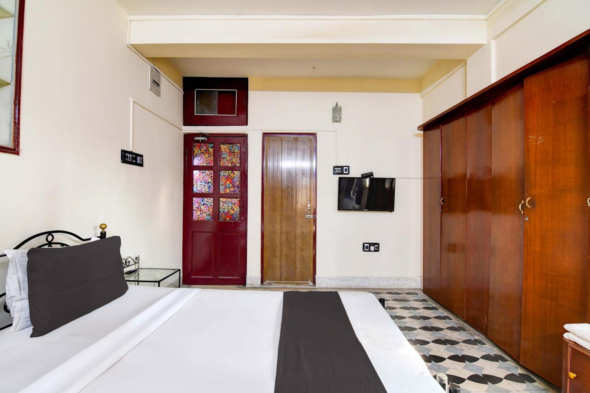 Oyo Simplex Guest House Behala Kolkata Exterior photo
